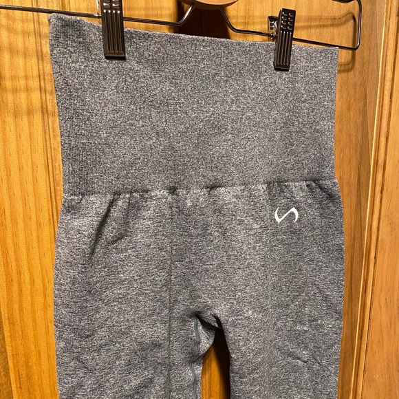 Small - React Seamless Gym Leggings - Picture 4 of 7